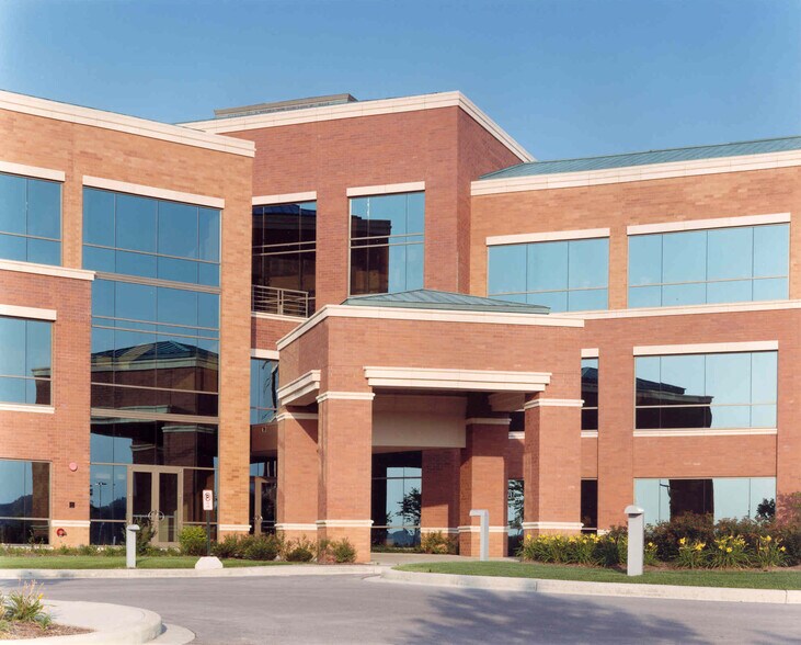 10000 Innovation Dr, Wauwatosa, WI à louer - Photo du bâtiment - Image 3 de 18