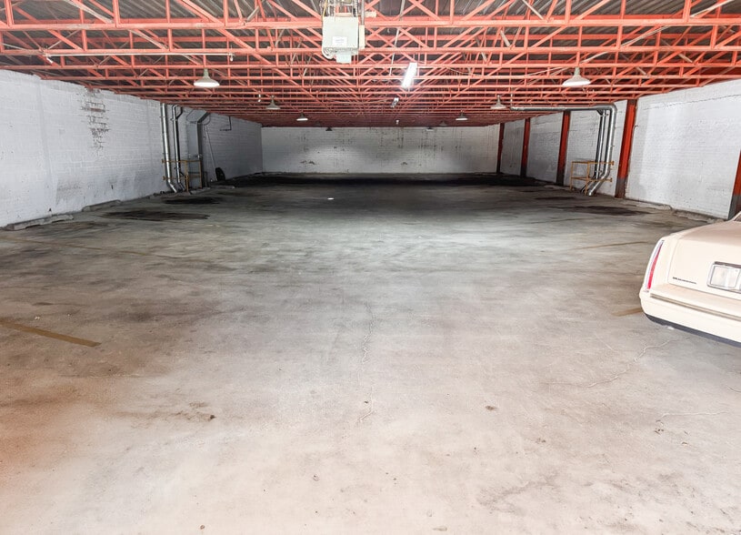 607 N Broadway Ave, Oklahoma City, OK for sale - Building Photo - Image 3 of 5