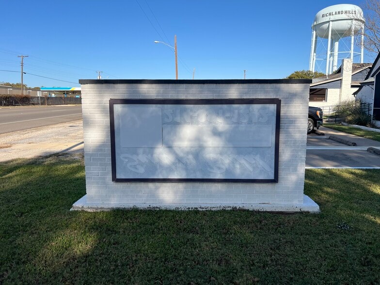 6856 Boulevard 26, Richland Hills, TX à louer - Photo du bâtiment - Image 3 de 5