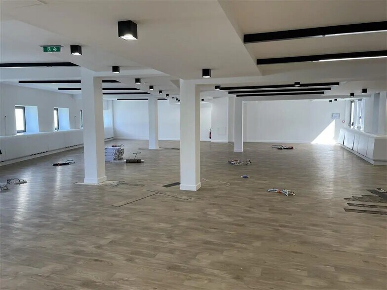 Office in Neuilly-sur-Seine for lease - Building Photo - Image 3 of 8