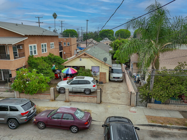 928 S Record Ave, Los Angeles, CA à vendre - Photo du bâtiment - Image 3 de 18