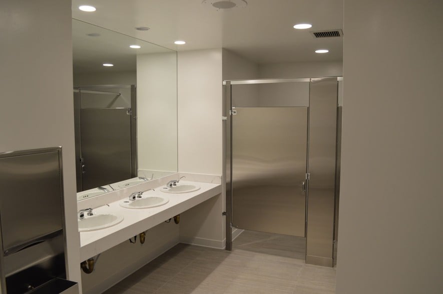 515 Marin St, Thousand Oaks, CA for lease - Interior Photo - Image 2 of 8