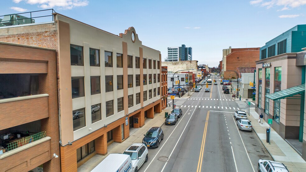 392 Pearl St, Buffalo, NY à louer - Photo du bâtiment - Image 3 de 7