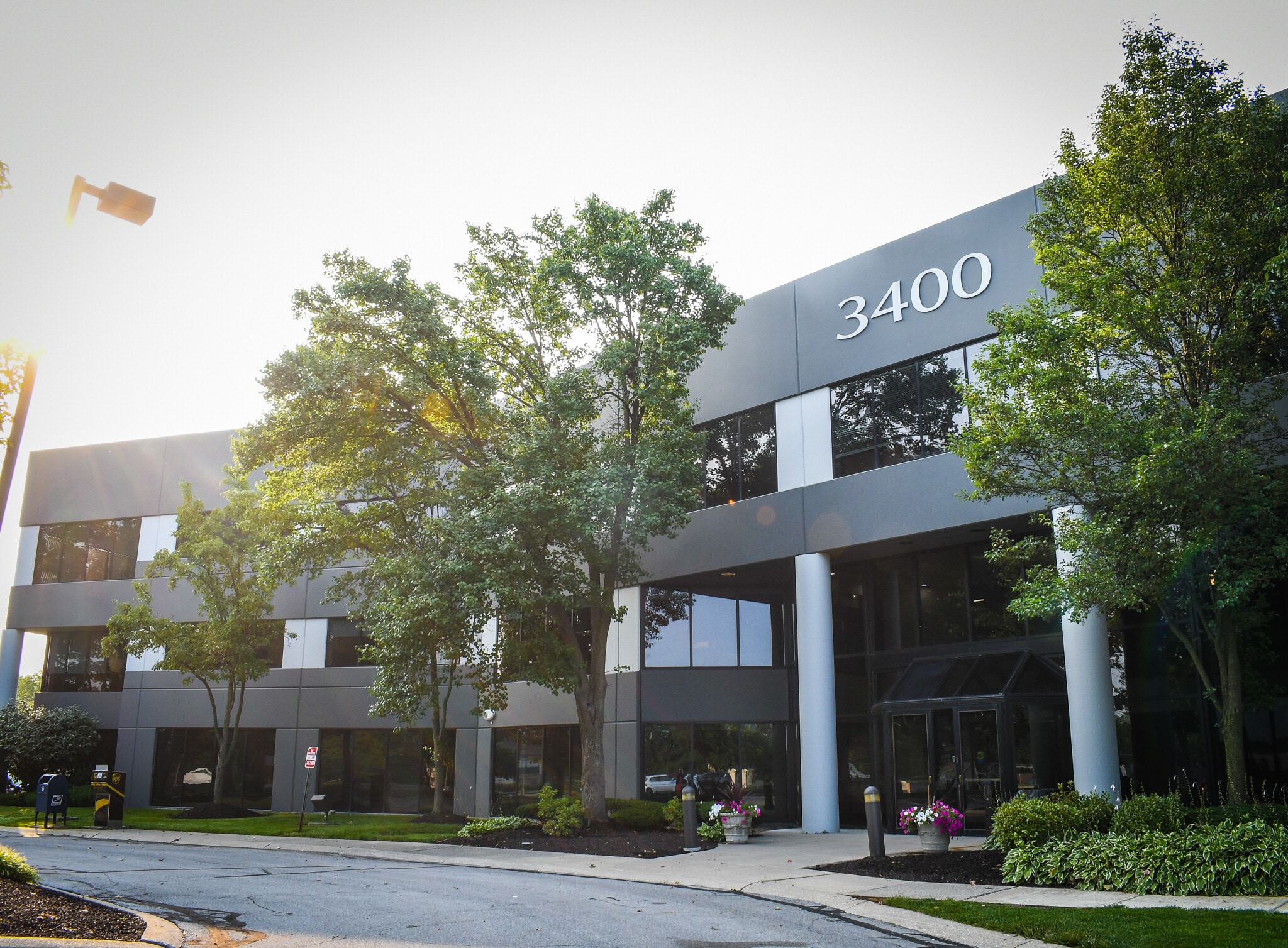 Executive Center portfolio of 2 properties for sale on LoopNet.ca Building Photo- Image 1 of 3