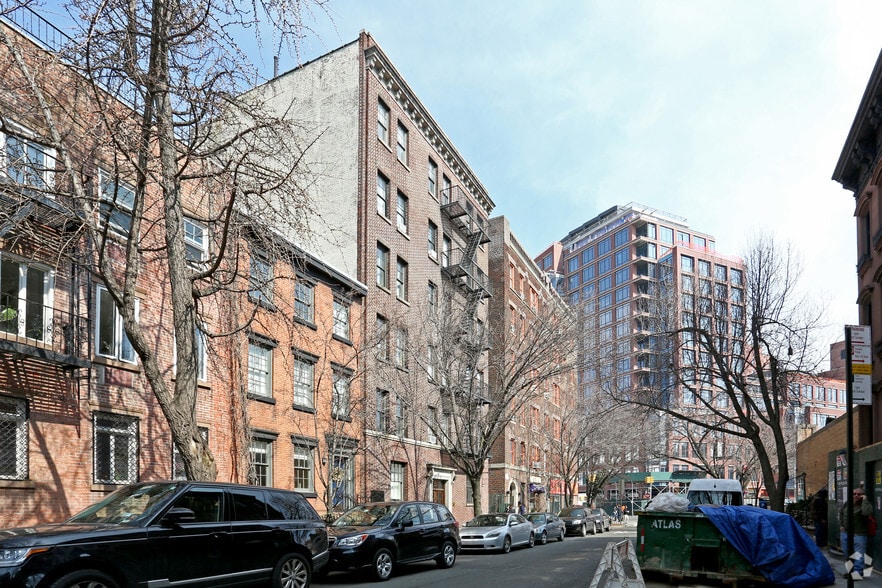 77 Greenwich Ave, New York, NY for lease - Building Photo - Image 3 of 10