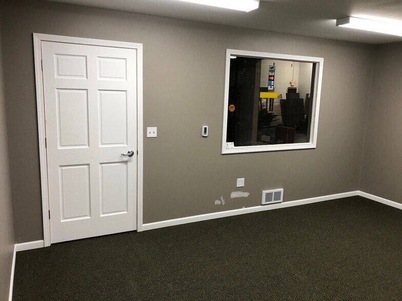 16225-16237 W Ryerson Rd, New Berlin, WI à louer - Photo intérieure - Image 3 de 15