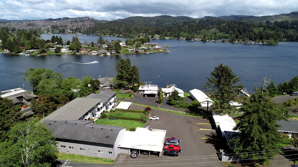 3456 NE West Devil's Lake Rd, Lincoln City, OR à vendre - Photo du bâtiment - Image 2 de 9