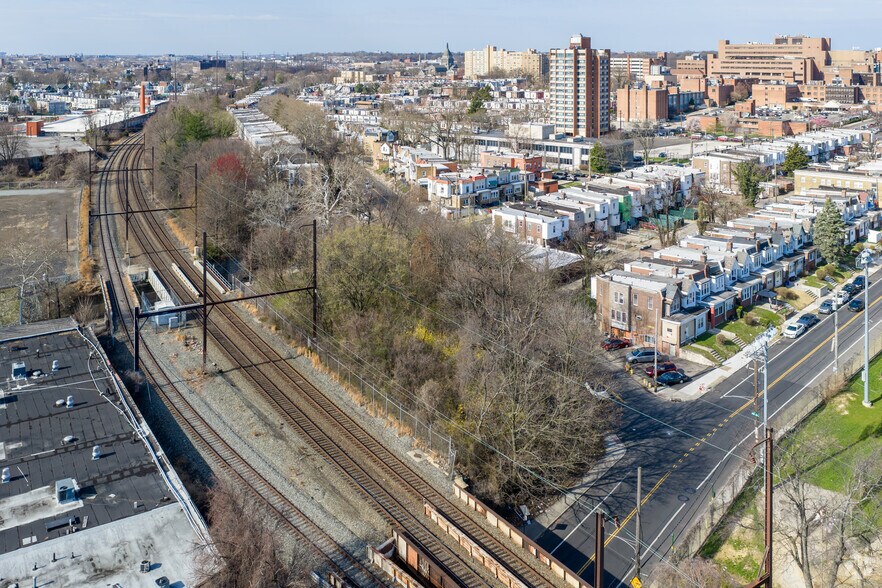 990 W Tabor Rd, Philadelphia, PA à louer - Photo du bâtiment - Image 3 de 16