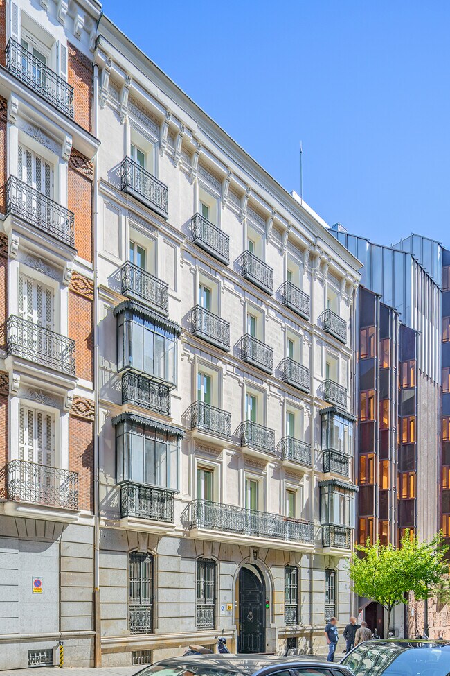 Plus de détails pour Calle de Prim, 19, Madrid - Bureau à louer