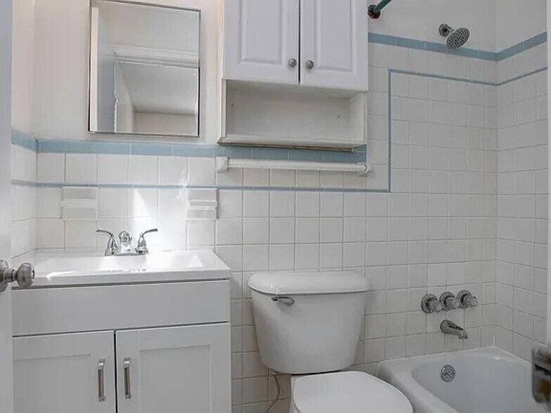 1648 Alexandria Dr, Lexington, KY à vendre - Photo du bâtiment - Image 3 de 15