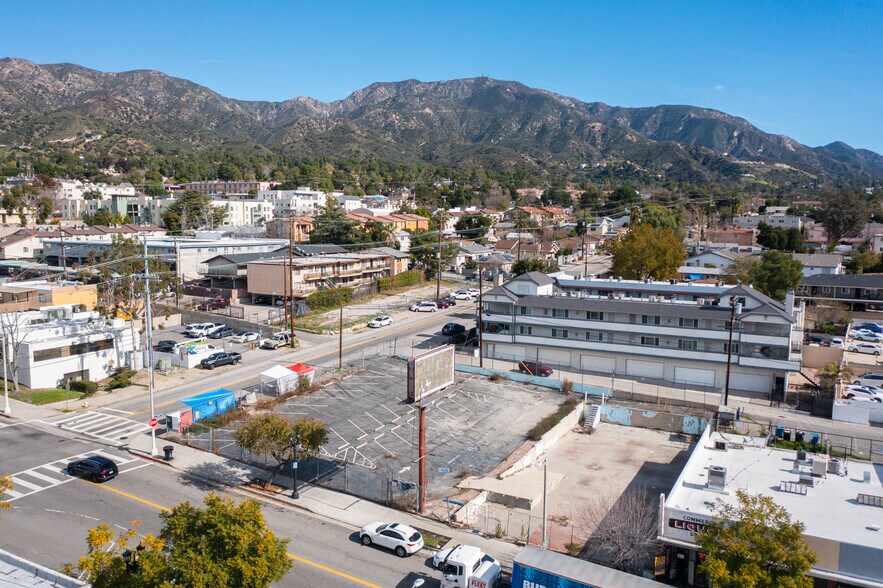 9938 Commerce Ave, Tujunga, CA à vendre - Photo du bâtiment - Image 3 de 7