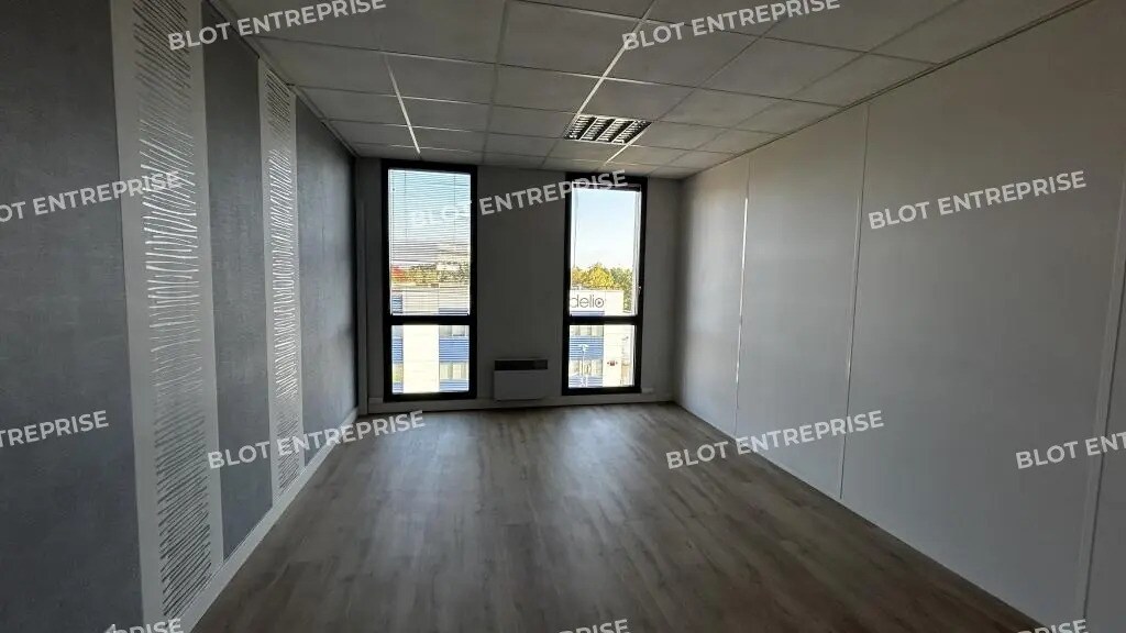 Office in Rennes for lease Interior Photo- Image 1 of 11