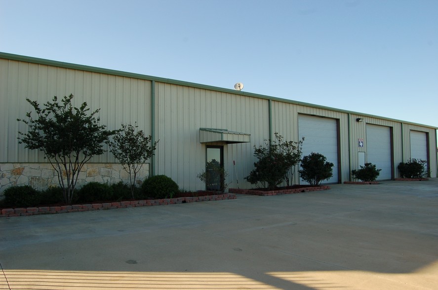 8200 N Interstate 45 Service Rd, Palmer, TX à louer - Photo du bâtiment - Image 2 de 6