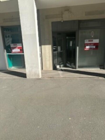 Commerce de détail dans Saint-Denis à louer - Photo du bâtiment - Image 2 de 8