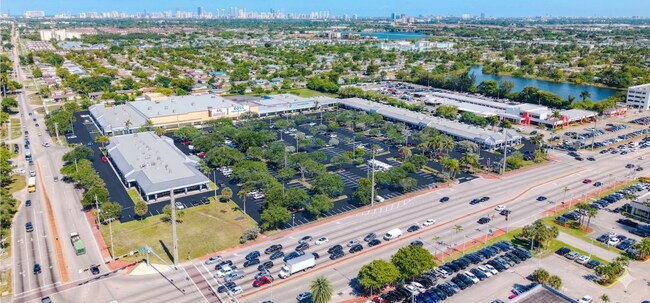 Plus de détails pour 21301-21495 NW 2nd Ave, Miami, FL - Commerce de détail à louer