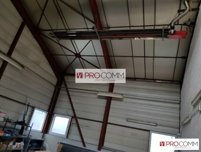 Flex in Luisant for lease - Interior Photo - Image 2 of 3