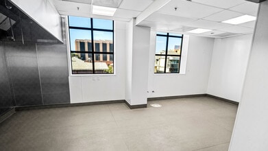 456 Elm Ave, Long Beach, CA for sale Interior Photo- Image 2 of 26