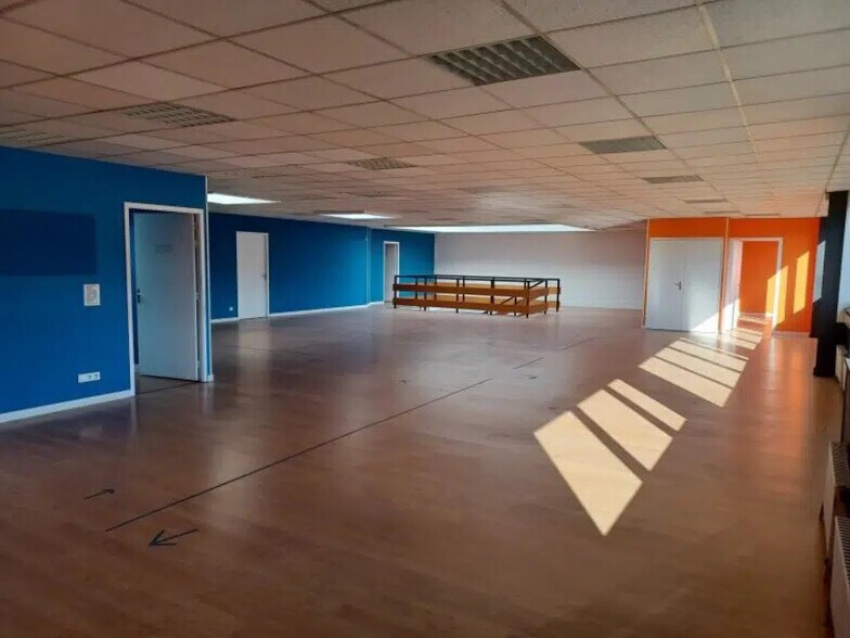 Bureau dans Sotteville-lès-Rouen à louer - Photo du bâtiment - Image 3 de 15