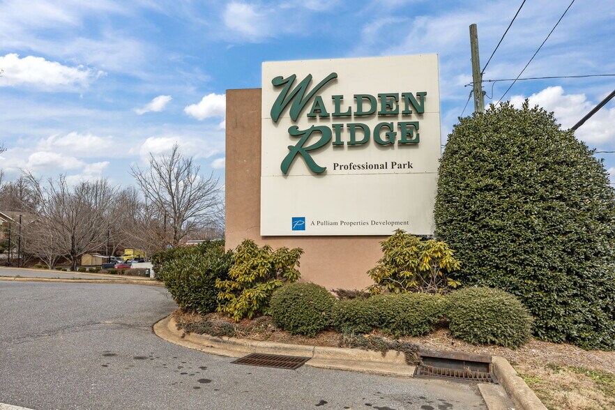 9 Walden Ridge Dr, Asheville, NC à louer - Photo du bâtiment - Image 3 de 37
