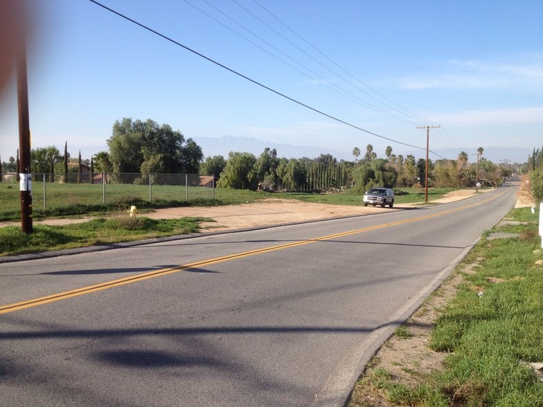 18260 Van Buren Blvd, Riverside, CA for lease - Primary Photo - Image 3 of 11