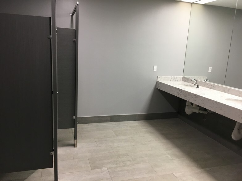 9015 Mountain Ridge Dr, Austin, TX à louer - Autre - Image 3 de 17