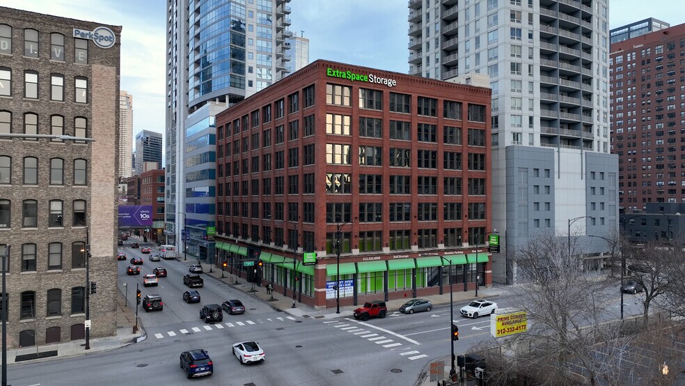 333 W Ohio St, Chicago, IL à louer - Vidéo aérienne - Image 2 de 14