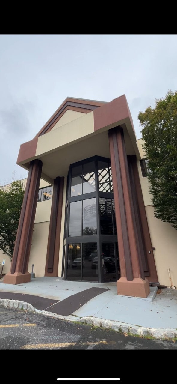 151 Highway 33, Manalapan Township, NJ for lease Building Photo- Image 1 of 10