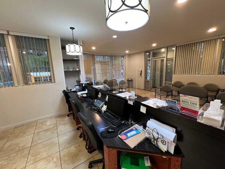 2020 Cortelyou Rd, Brooklyn, NY à louer - Photo intérieure - Image 3 de 16