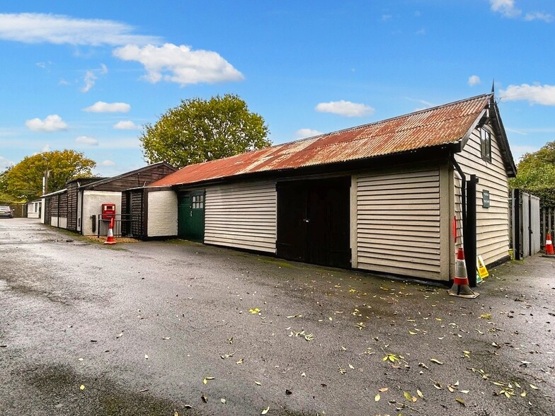 Lowfield Heath Rd, Horley for lease - Building Photo - Image 2 of 6