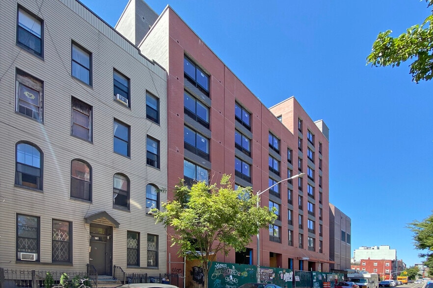 64 Scholes St, Brooklyn, NY for lease - Building Photo - Image 2 of 2