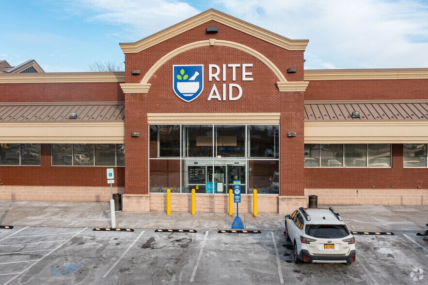 539 N Main St, Canandaigua, NY à vendre - Photo du bâtiment - Image 3 de 4