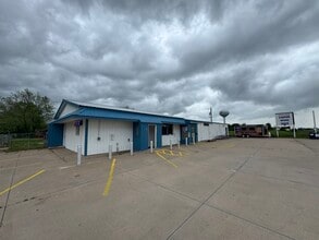 727 N Walnut St, Goddard, KS for lease Building Photo- Image 2 of 12