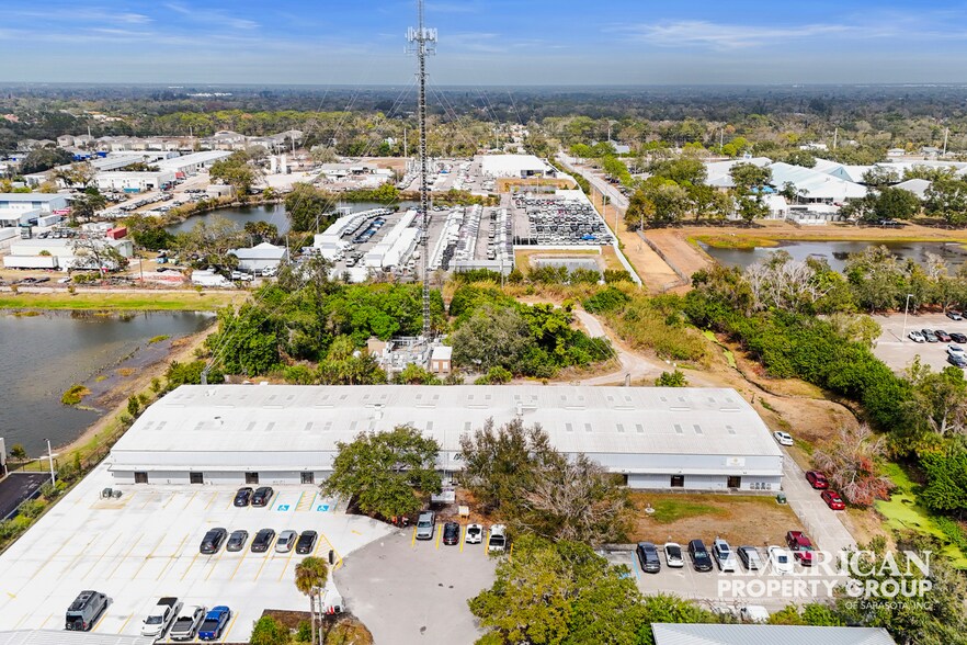 5638-5664 Jason Lee Pl, Sarasota, FL à louer - Photo du bâtiment - Image 3 de 4