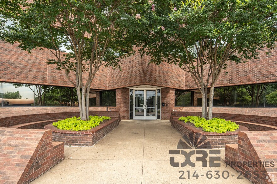 2261 Brookhollow Plaza Dr, Arlington, TX à louer - Photo du bâtiment - Image 2 de 13