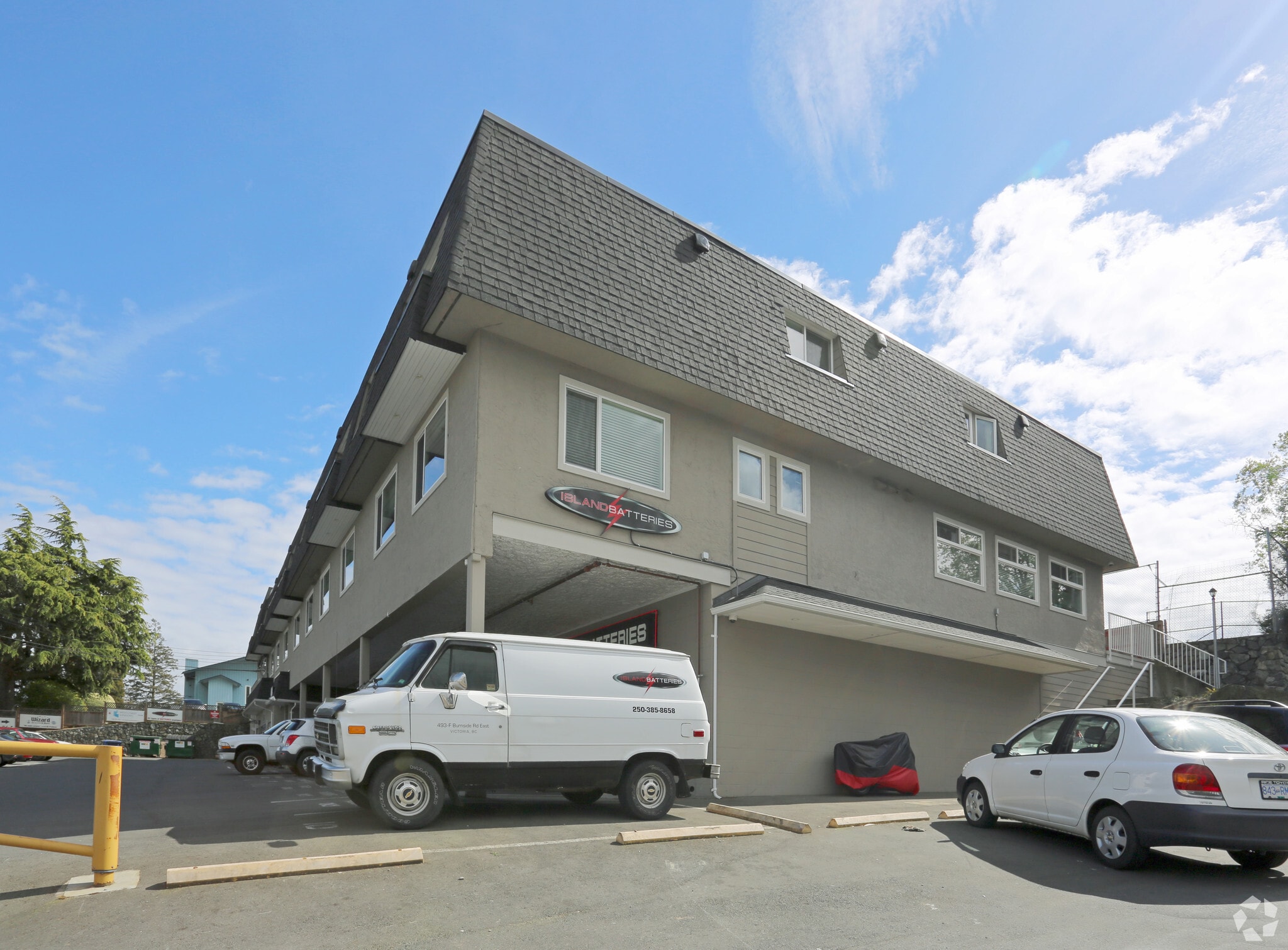 493 Burnside Rd, Victoria, BC for sale Primary Photo- Image 1 of 6
