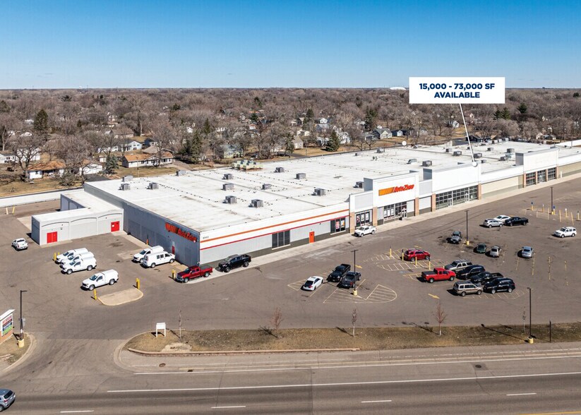 8943-8949 University Ave NE, Blaine, MN à louer - Photo du bâtiment - Image 3 de 3