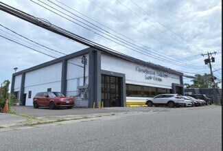 Plus de détails pour 26-32 Bond St, Westbury, NY - Industriel à vendre