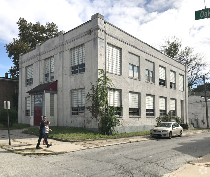 24 E Oak St, Norristown, PA for lease - Primary Photo - Image 1 of 5