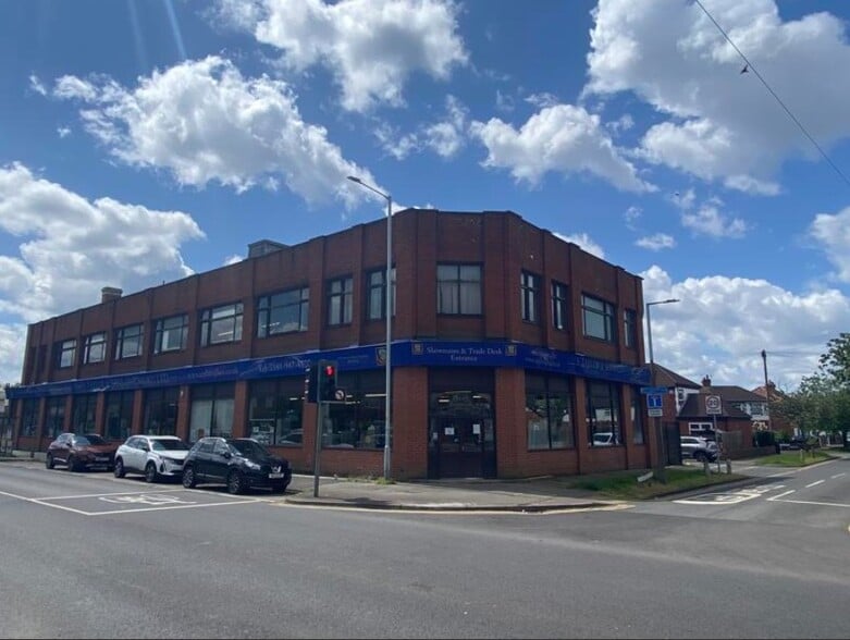 215 Gorton Rd, Stockport for lease - Building Photo - Image 1 of 17