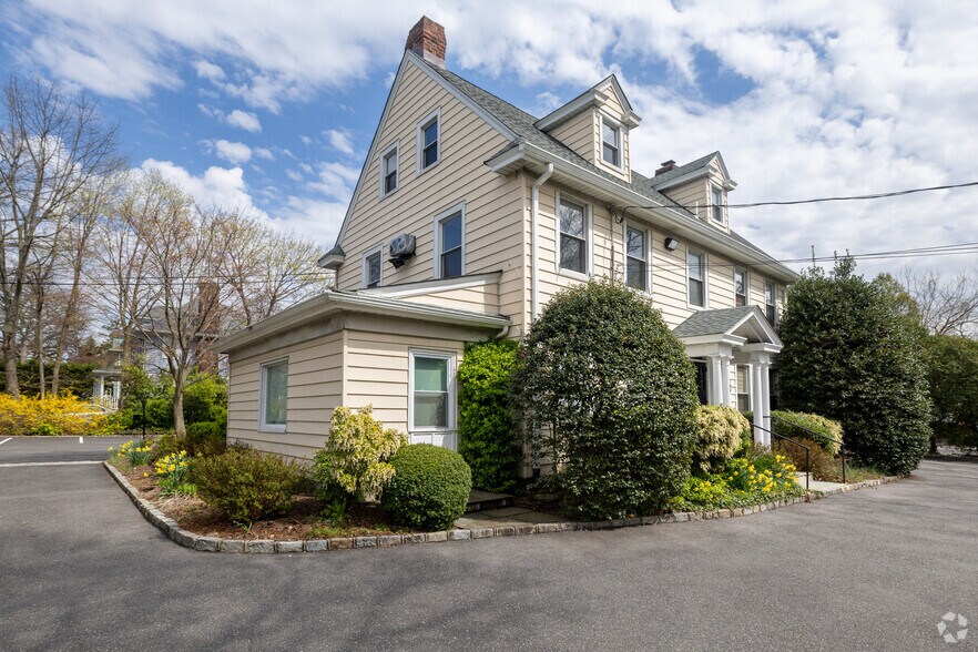 708 Glen Cove Ave, Glen Head, NY à louer - Photo principale - Image 2 de 5