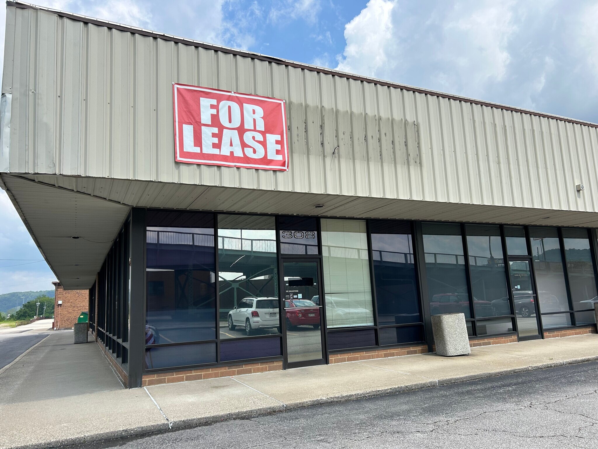 308 Patrick Street Plz, Charleston, WV for lease Building Photo- Image 1 of 12