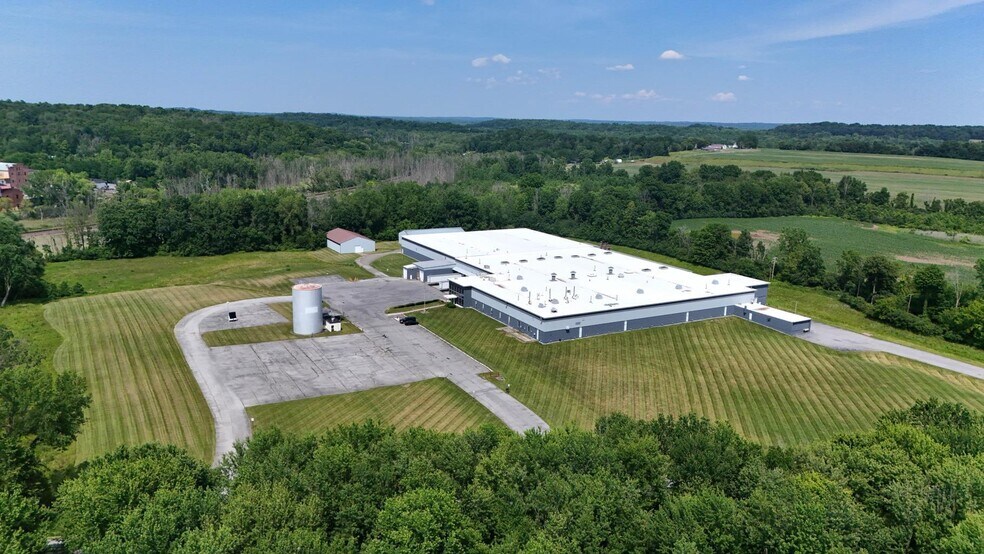8673 Lyons Marengo Rd, Lyons, NY à louer - Photo du bâtiment - Image 2 de 11