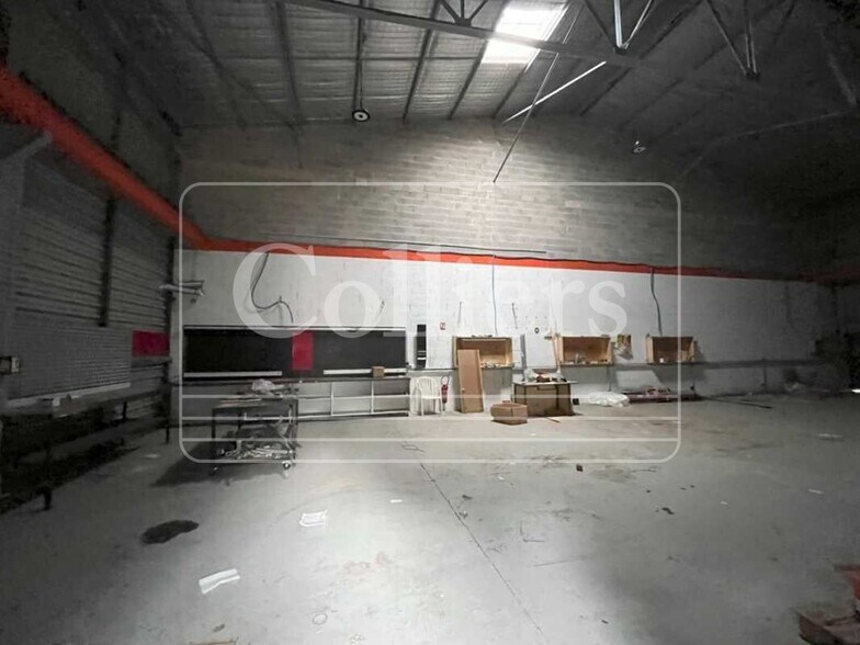 Flex in Gémenos for lease - Interior Photo - Image 3 of 6