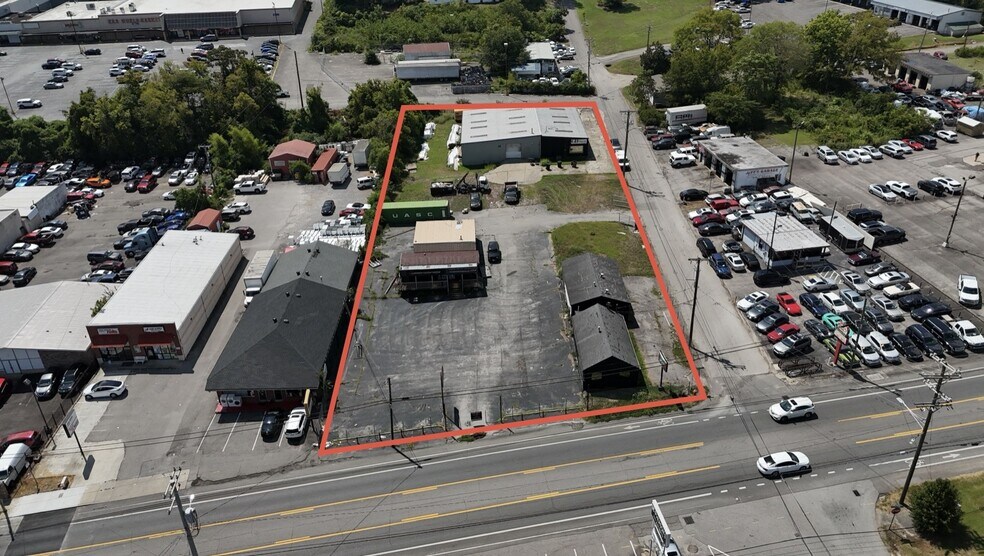 5915 Charlotte Pike, Nashville, TN for sale - Primary Photo - Image 1 of 4