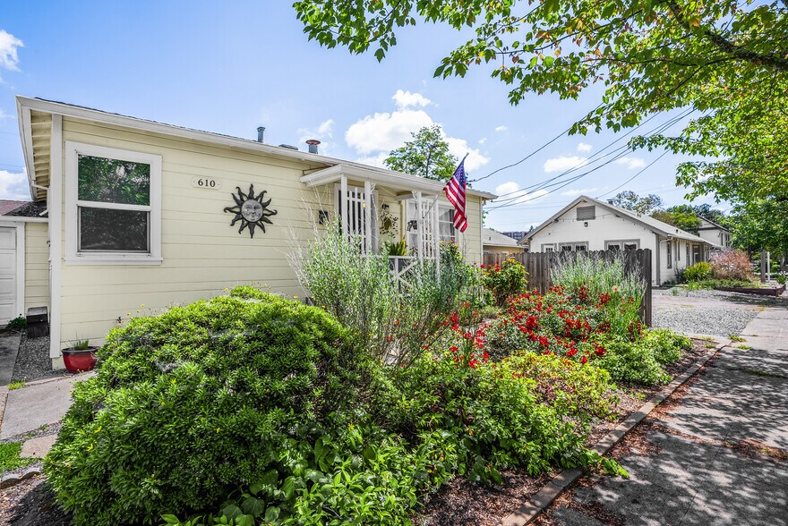 1203 College Ave, Santa Rosa, CA à vendre - Photo du bâtiment - Image 2 de 30