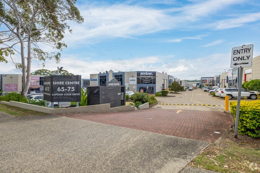 65 Captain Cook Dr, Caringbah for sale - Primary Photo - Image 1 of 10
