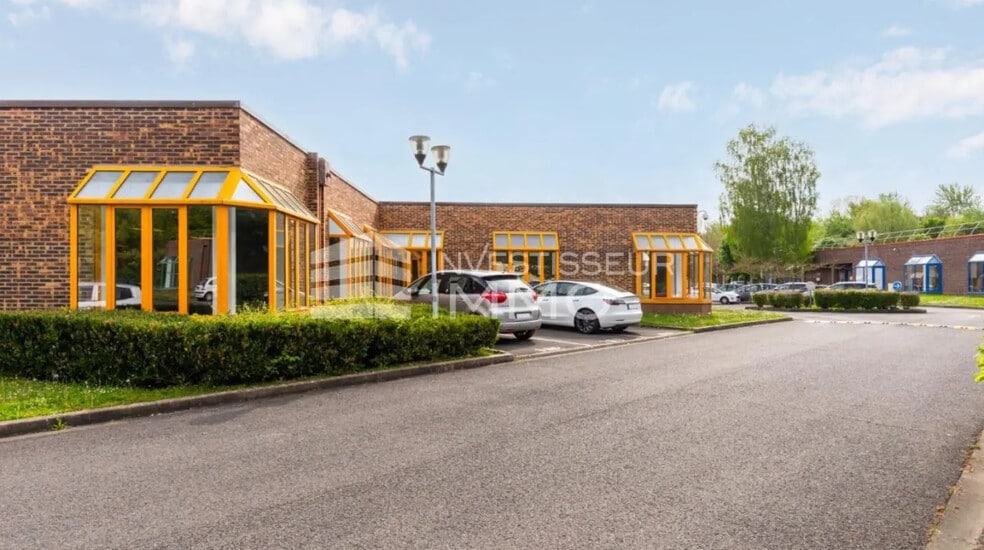 Flex in Croissy-Beaubourg for lease - Building Photo - Image 2 of 4