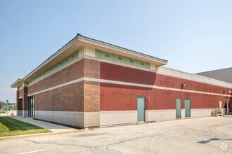 980 Elk Grove Town Ctr, Elk Grove Village, IL for lease Building Photo- Image 2 of 5