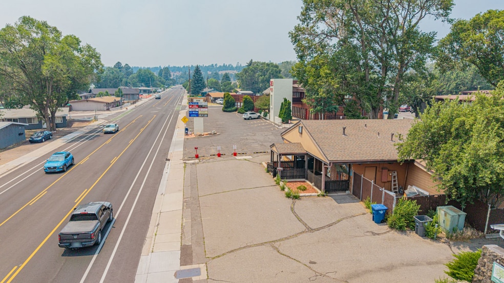 2212 E Cedar Ave, Flagstaff, AZ for sale - Building Photo - Image 2 of 9