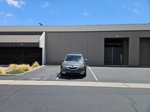 1116-1124 E Valencia Dr, Fullerton, CA for lease Building Photo- Image 1 of 3